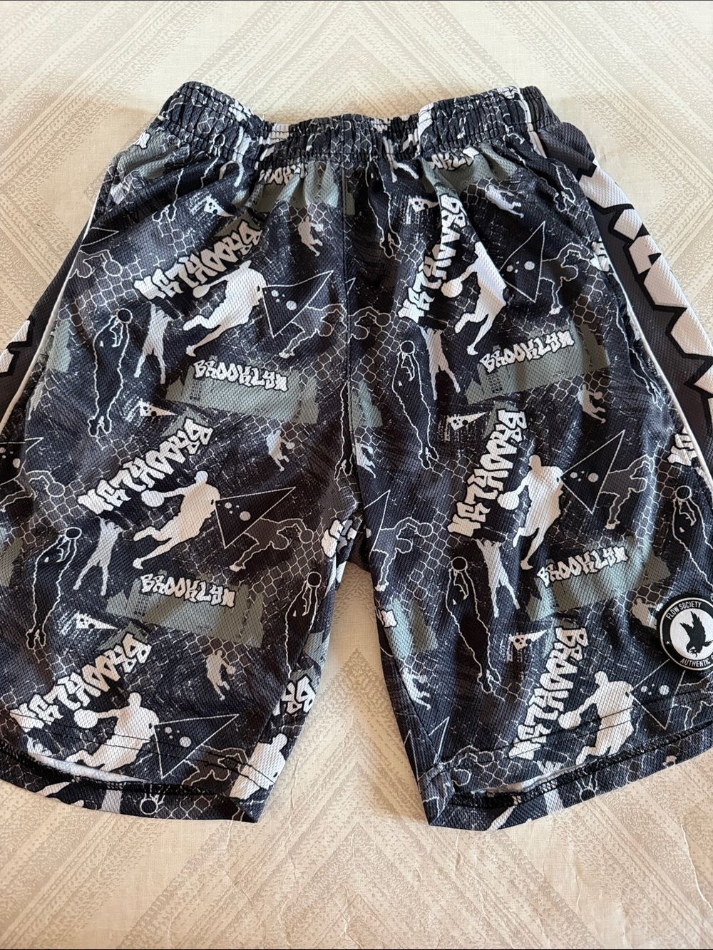 Flow Society Boys Youth Large Basketball Graphic Athletic Shorts Black & White